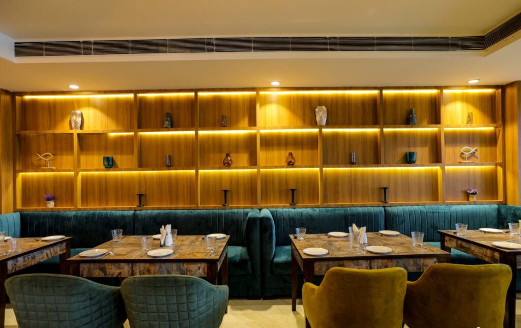 Restaurant in green palms hotel